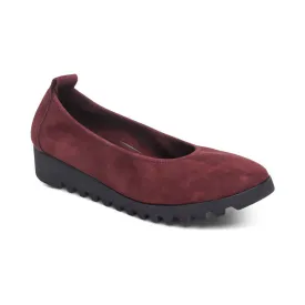 Women's Aetrex Brianna Ballet Flat Color: Burgundy